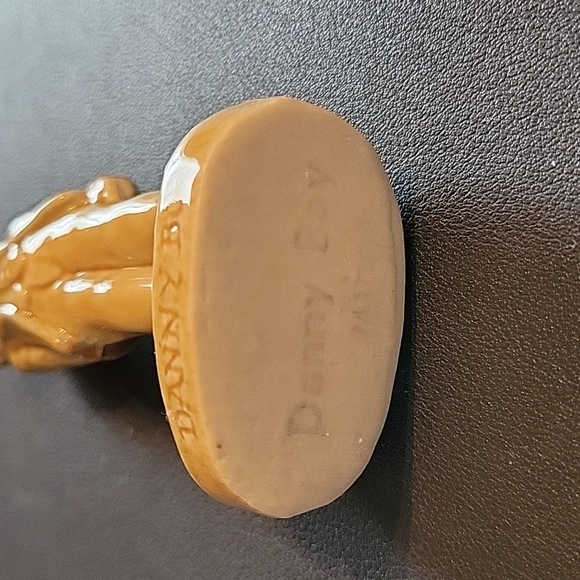 Danny Boy Porcelain Figurine in Beige - Picture 4 of 4